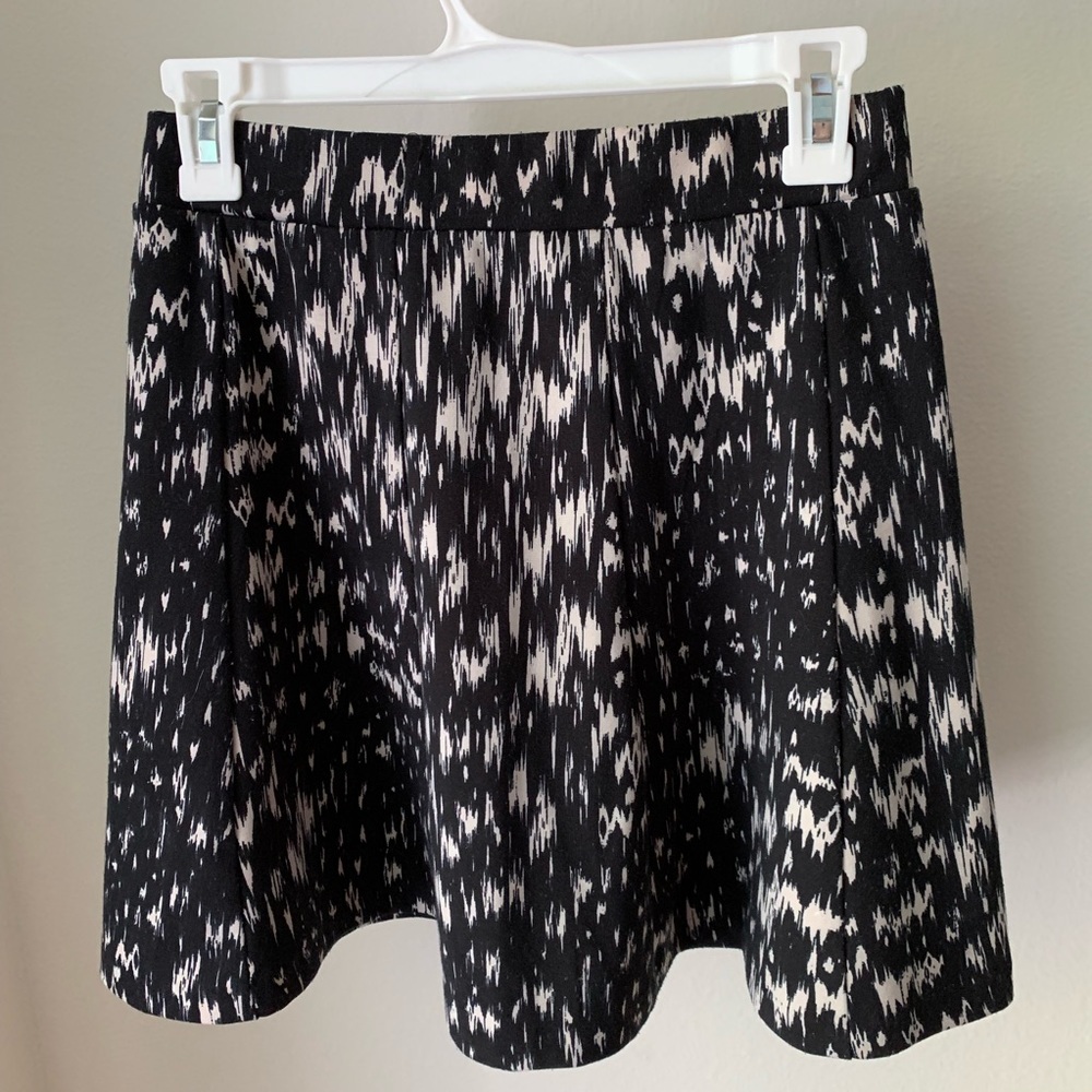 Black/white patterned skater skirt
